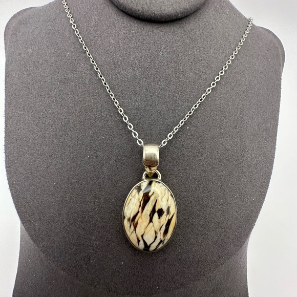Oval Peanut Jasper Pendant in Silver 925 Setting on Silver Copper Chain - Picture 5 of 14